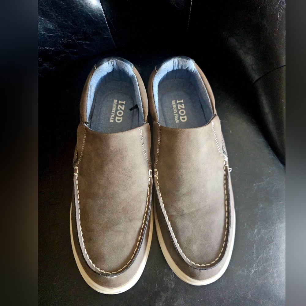 NWOT IZOD Men's Shoes Fashion Sneakers Brown Size 9